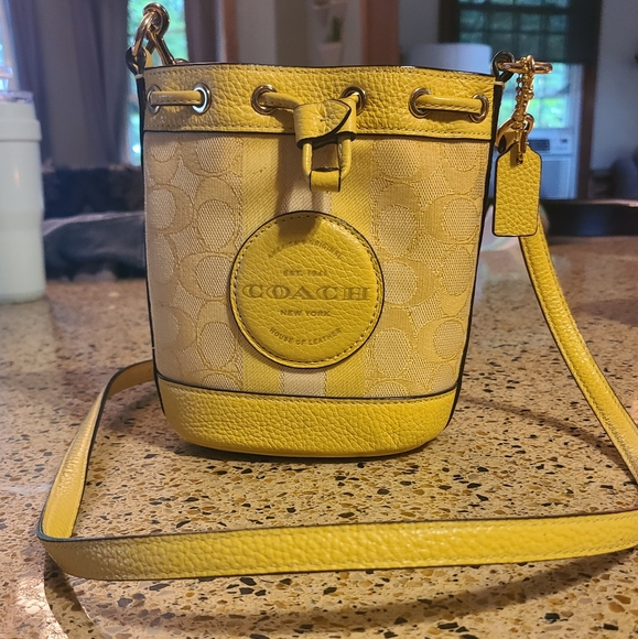 COACH Yellow Dempsey Bucket - Picture 1 of 1